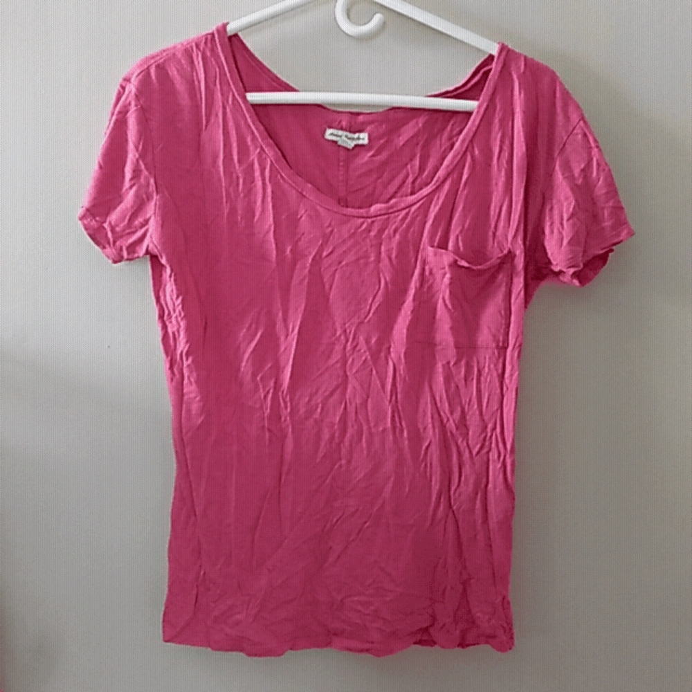 American Eagle pink tshirt front pocket medium